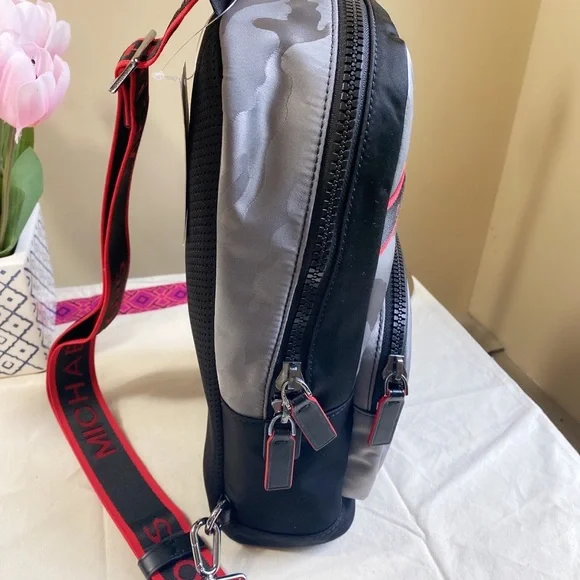 Michael Kors MENS Kent nylon Sling Pack - Picture 5 of 10